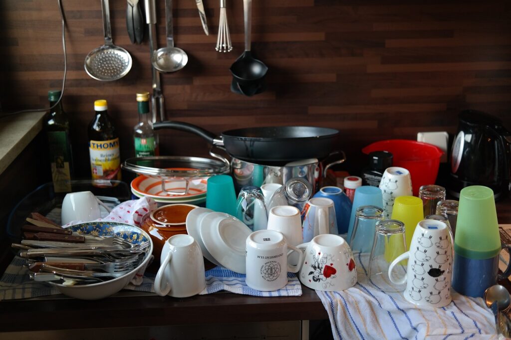 dishes, washing dishes, cups-237798.jpg